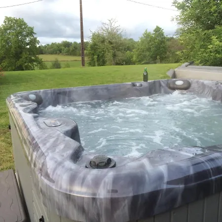 Farmhouse With Private Pool And Jacuzzi. Holiday home Mialet (Dordogne)